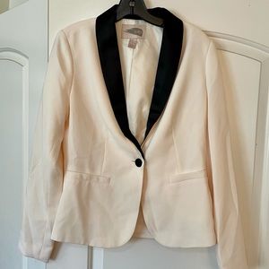 Satin forever 21 off white blazer with black collar